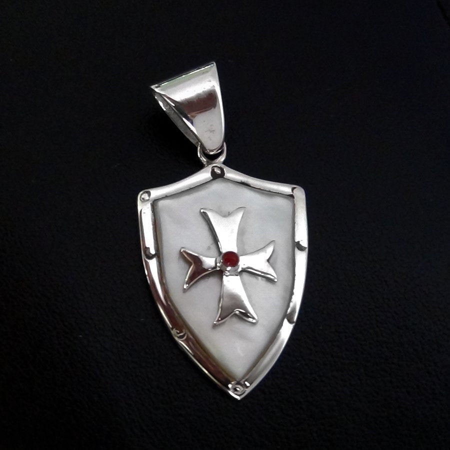 Pendentif Croix de Malte, Templier, en Argent et Nacre