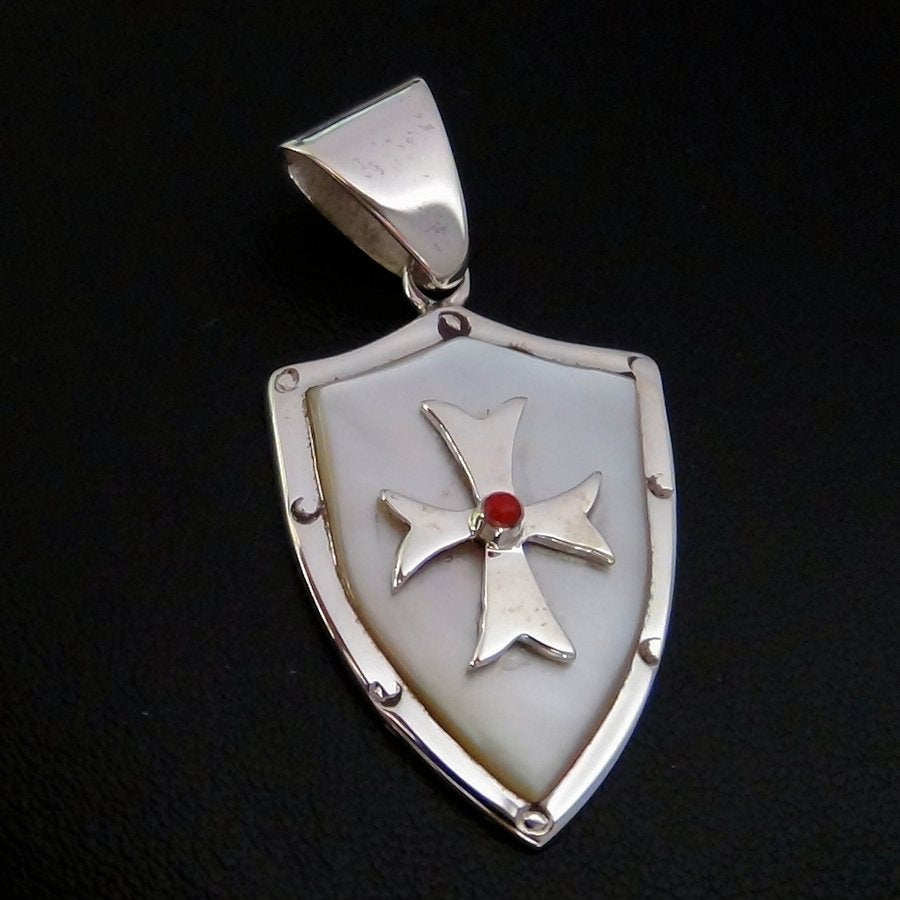 Pendentif Croix de Malte, Templier, en Argent et Nacre