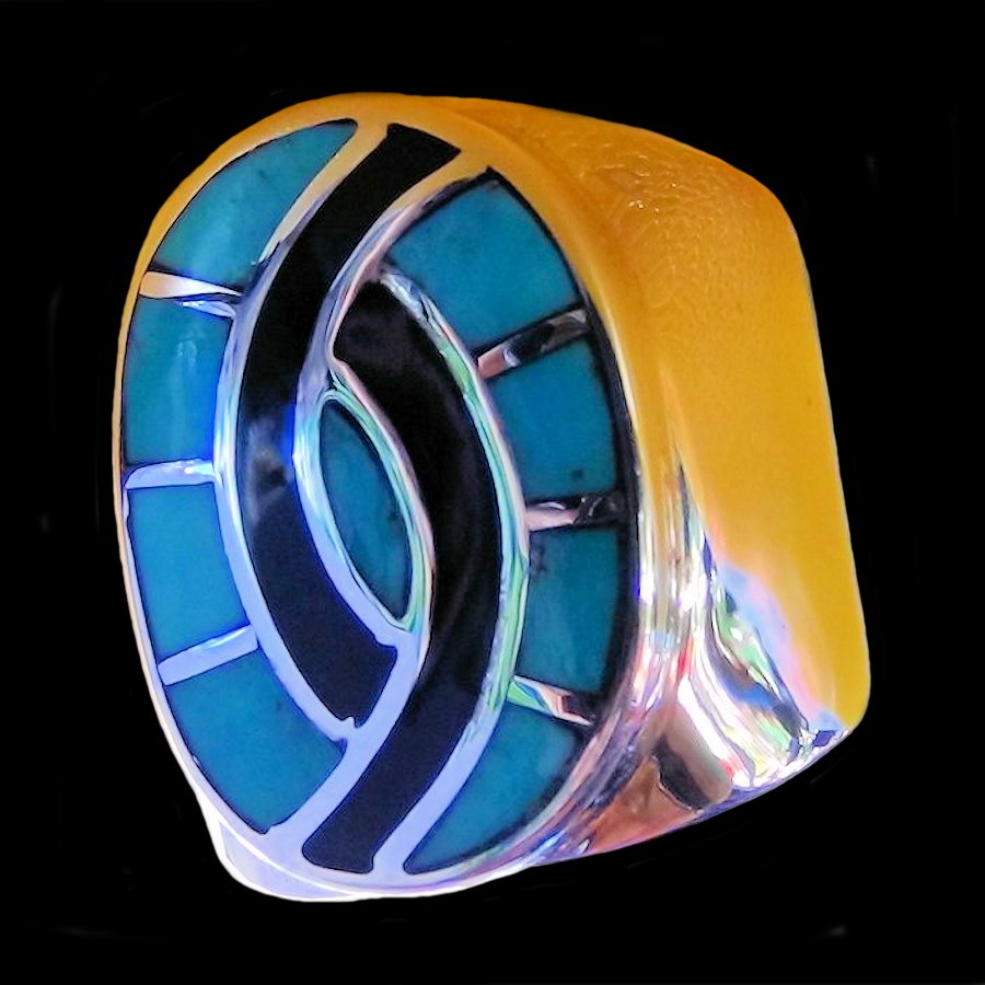 Bague Amérindienne Ovale Massive en Argent, Symbole Zuni Colibri, Couleur au Choix